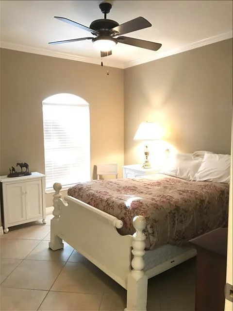Guest bedroom 1.JPG