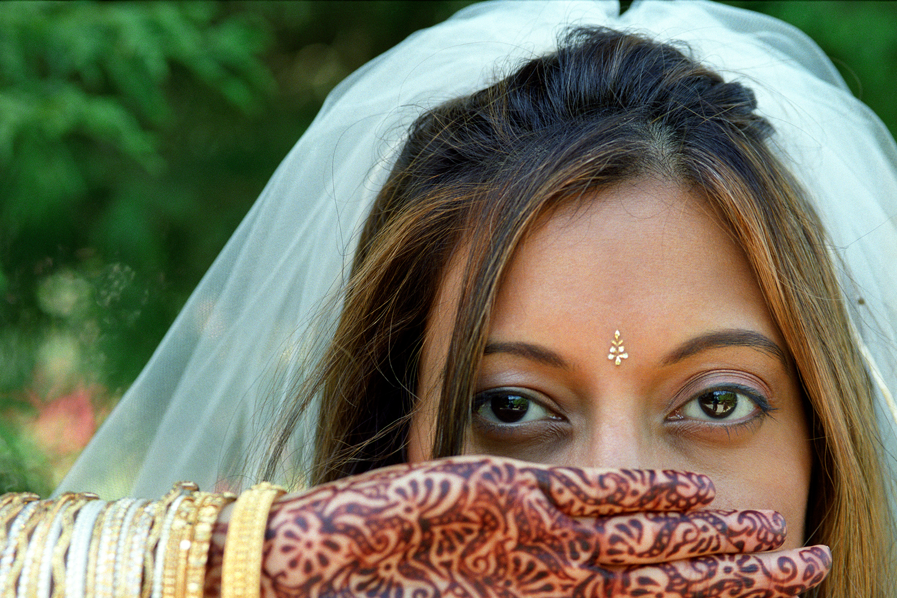 Bride and henna at wedding at Woodland Park Zoo in Seattle, WA