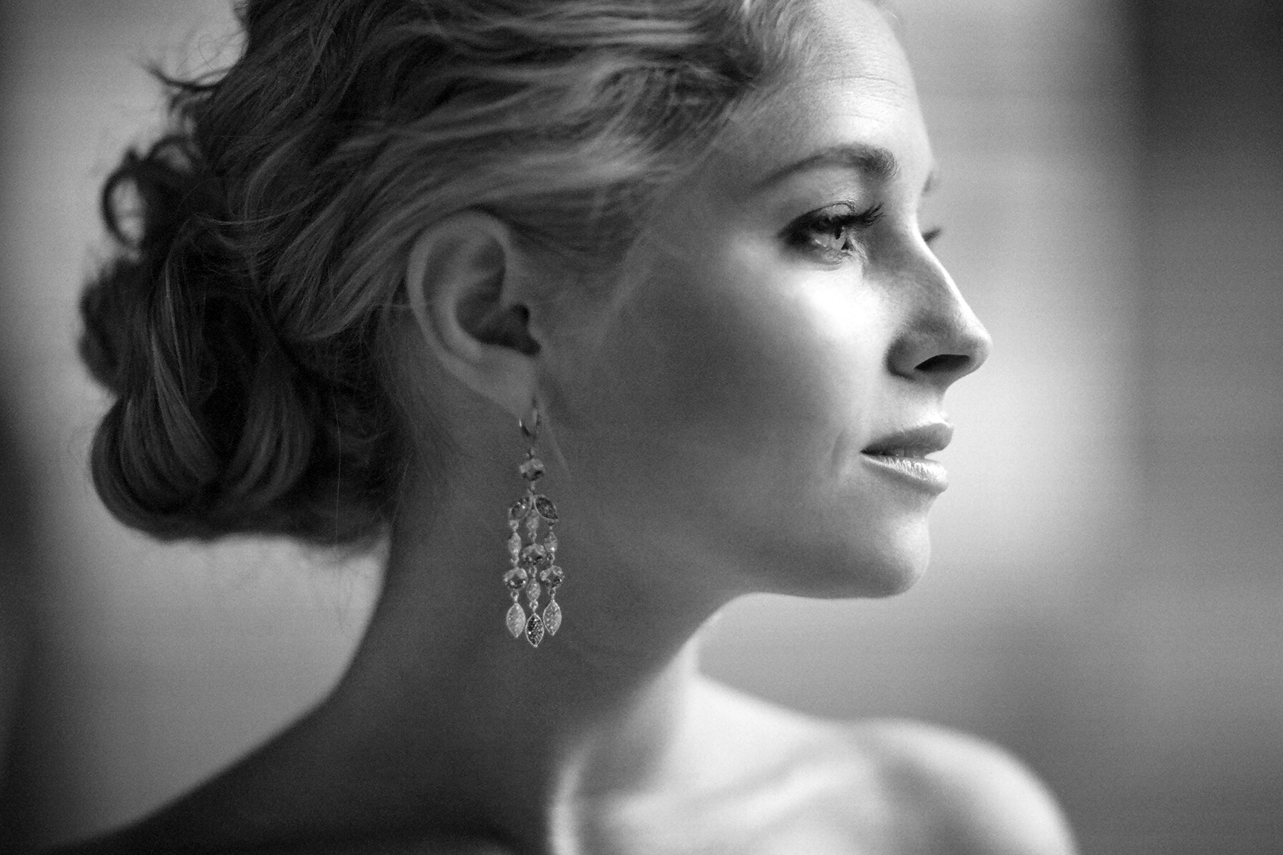 Portrait of the bride at Calhoun Beach Club in Minneapolis, MN