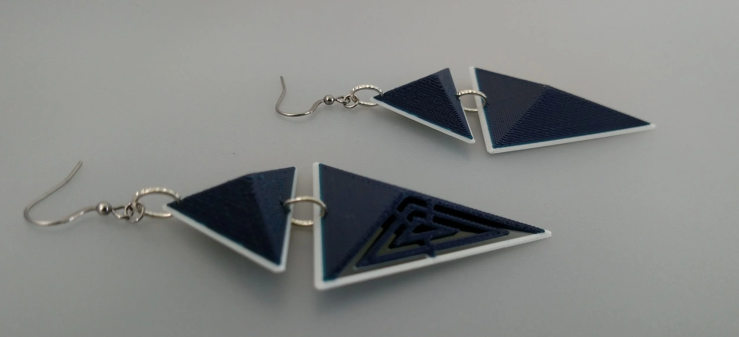 Geo Bold - Blue NAVY with White Border PLA angle.jpg