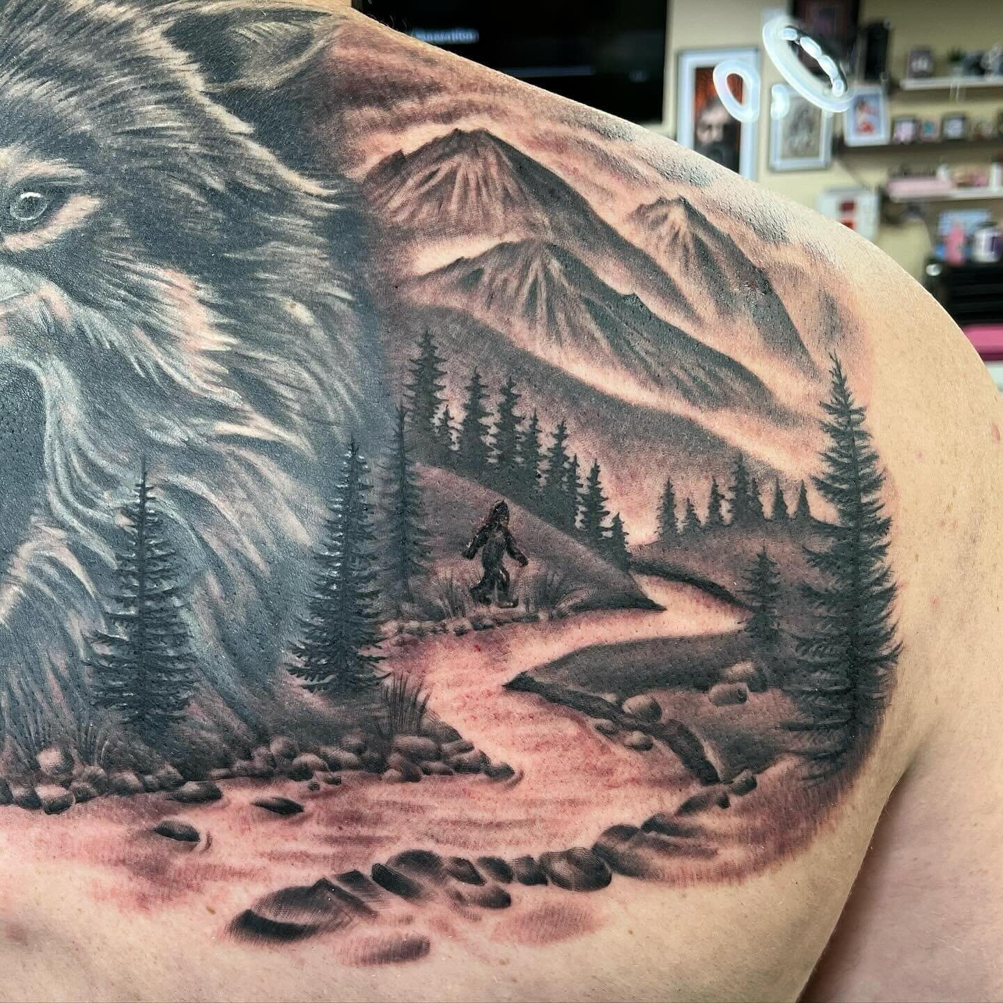 AMAZING freehand nature scene done by Dan! He&rsquo;s got some upcoming availability so stop on in and be sure to schedule before he books back out again!