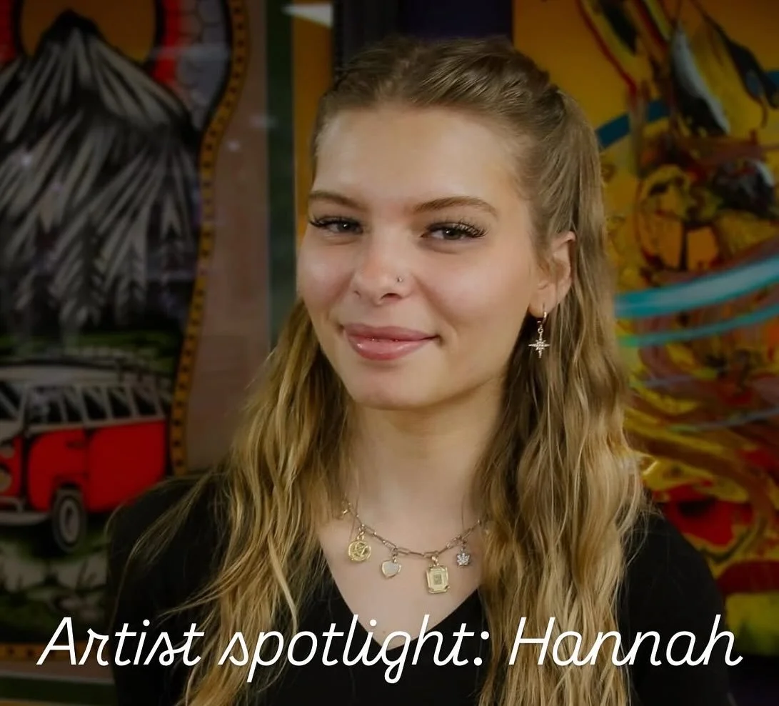 🌸✨ Artist Spotlight: Hannah ✨🌸
Meet Hannah (@hannahjoytattoos )– the queen of floral tattoos! 🌼🌿
She specializes in:
🌹 Beautiful floral designs (from delicate minis to bold statement pieces)
🖋 Fine line tattoos
🖤 Black & grey stipp