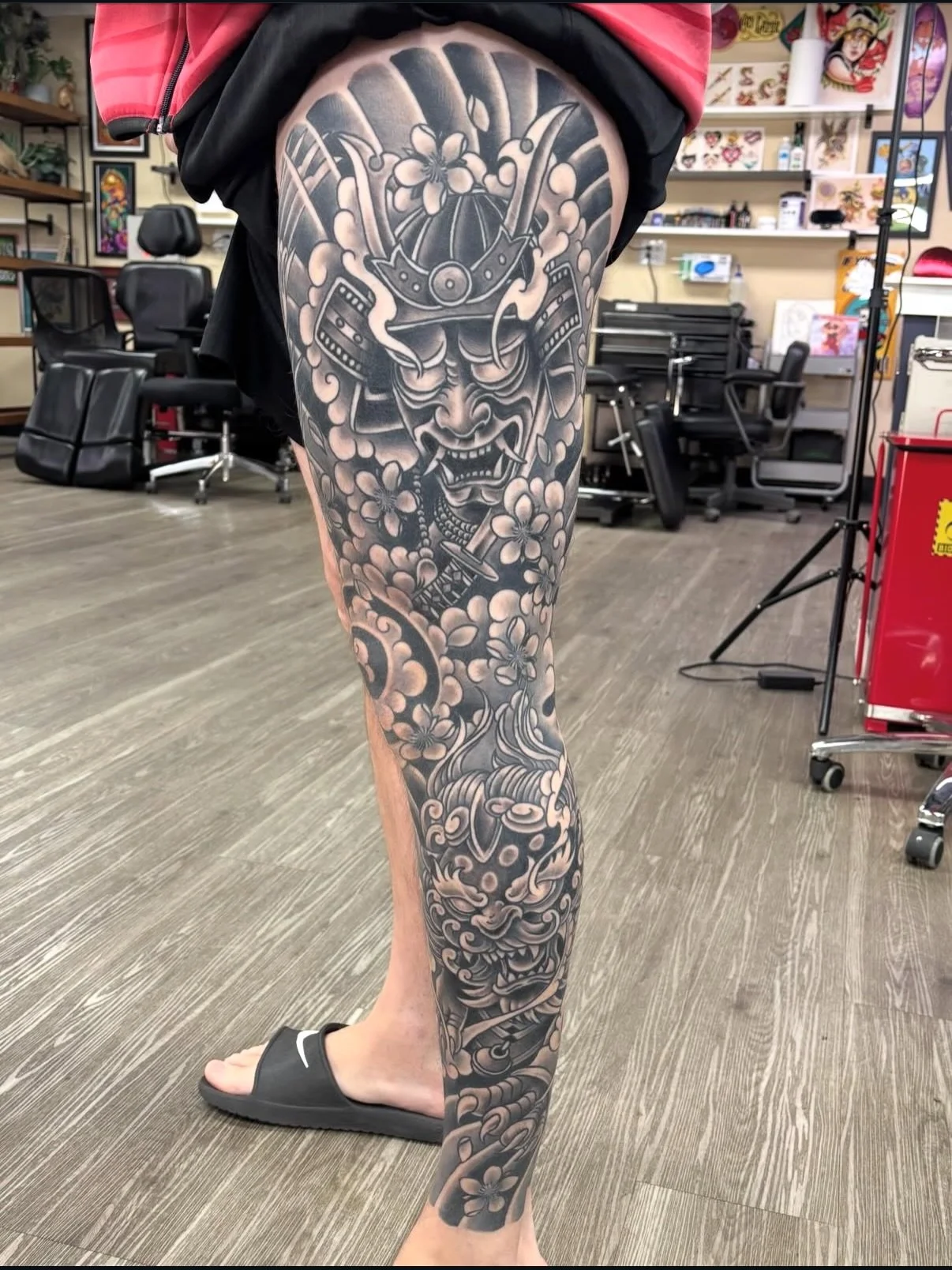 Japanese leg done by Dan! He has availability in February and is looking to take on some new large projects or smaller pieces as well. Stop on by the shop Tuesday-Saturday to book! @dancuratolotattoos