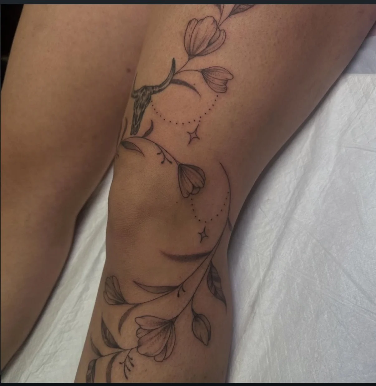 Freehand knee floral done by Hannah!
