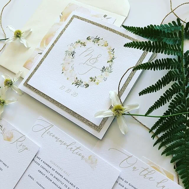 &bull; MICHELLE &amp; THEO &bull; 
Couldn&rsquo;t wait to show you this beauty that was designed for the lovely Michelle &amp; Theo. The  Neutral colour pallet shows you can have a touch of glitter along with florals. I have all my fingers crossed th