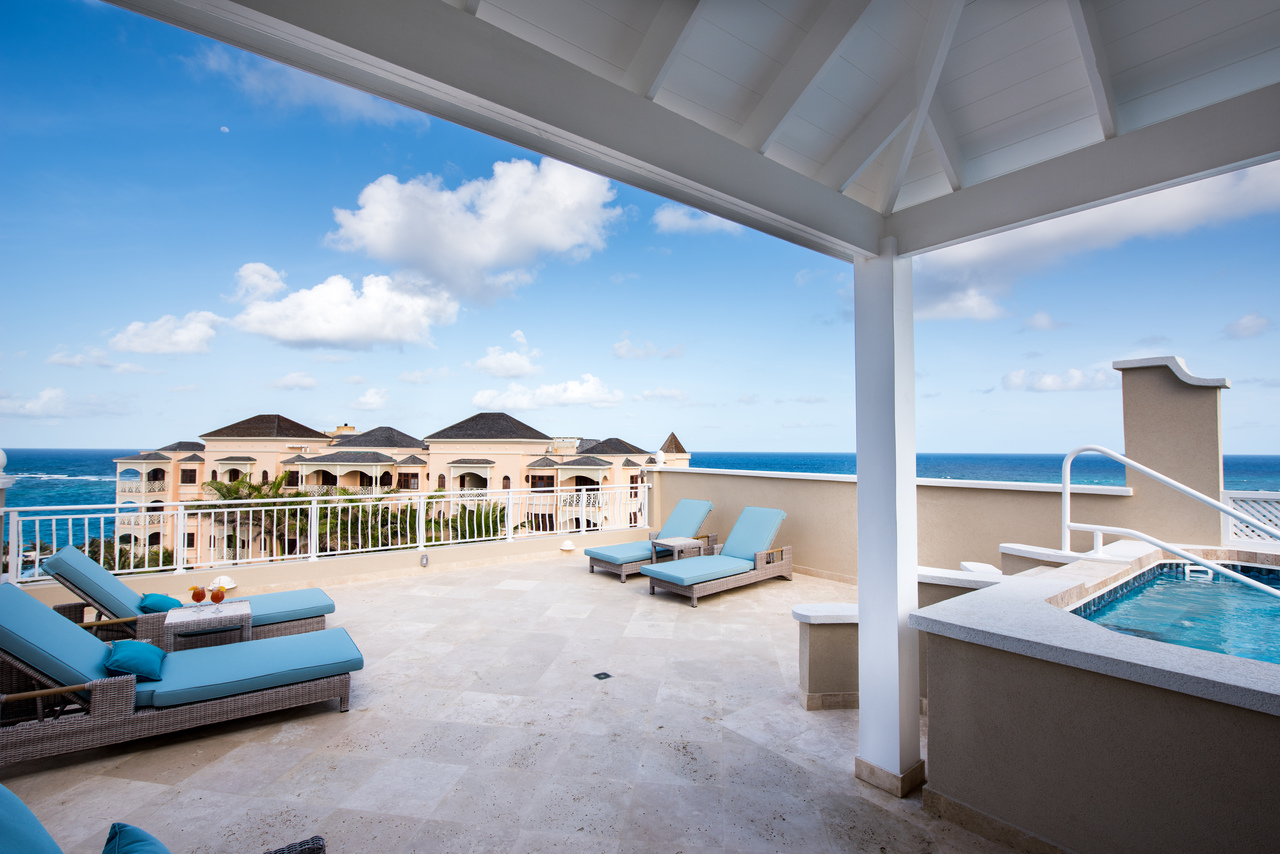 Penthouse units include a private roof terrace with dining gazebo, private rooftop swimming pool and broad panoramic ocean views.