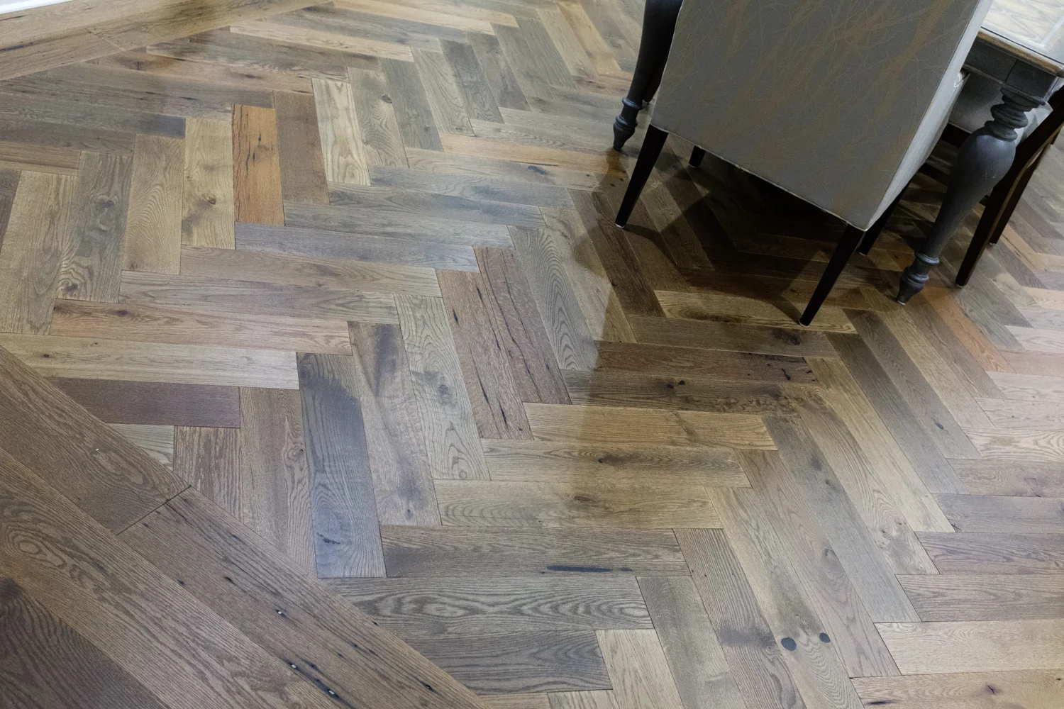 wood herringbone flooring