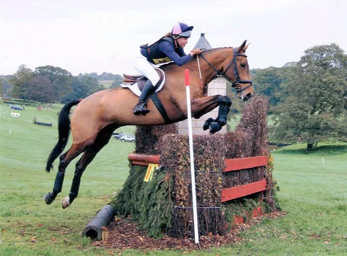 Júlia and Rupert contesting the novice at Aldon - 2012