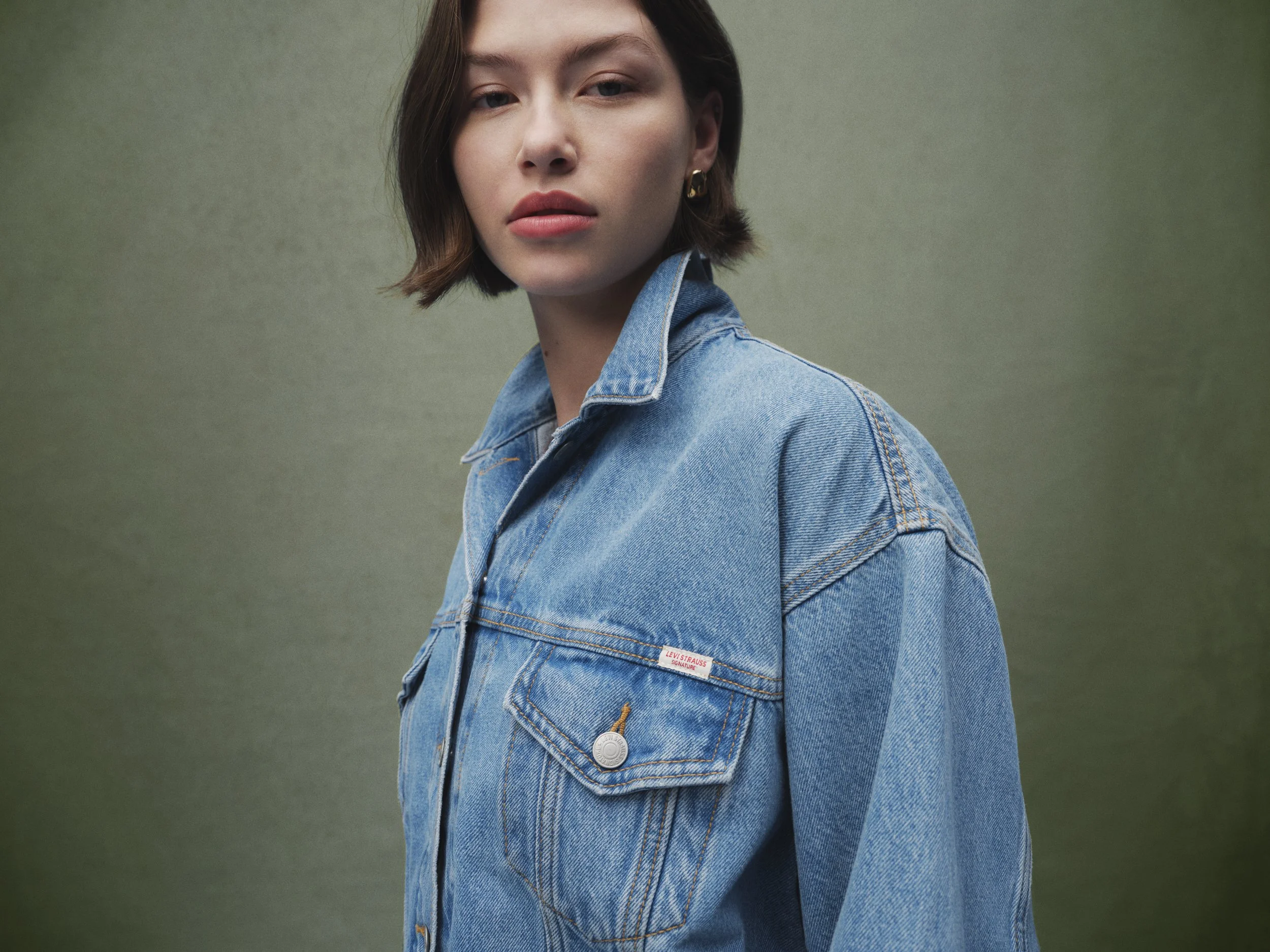 7235200-FY27-Spring-Fashion-In-Store-Womens-Denim-3-Apparel-OF_2200_FINAL_JPG.jpg