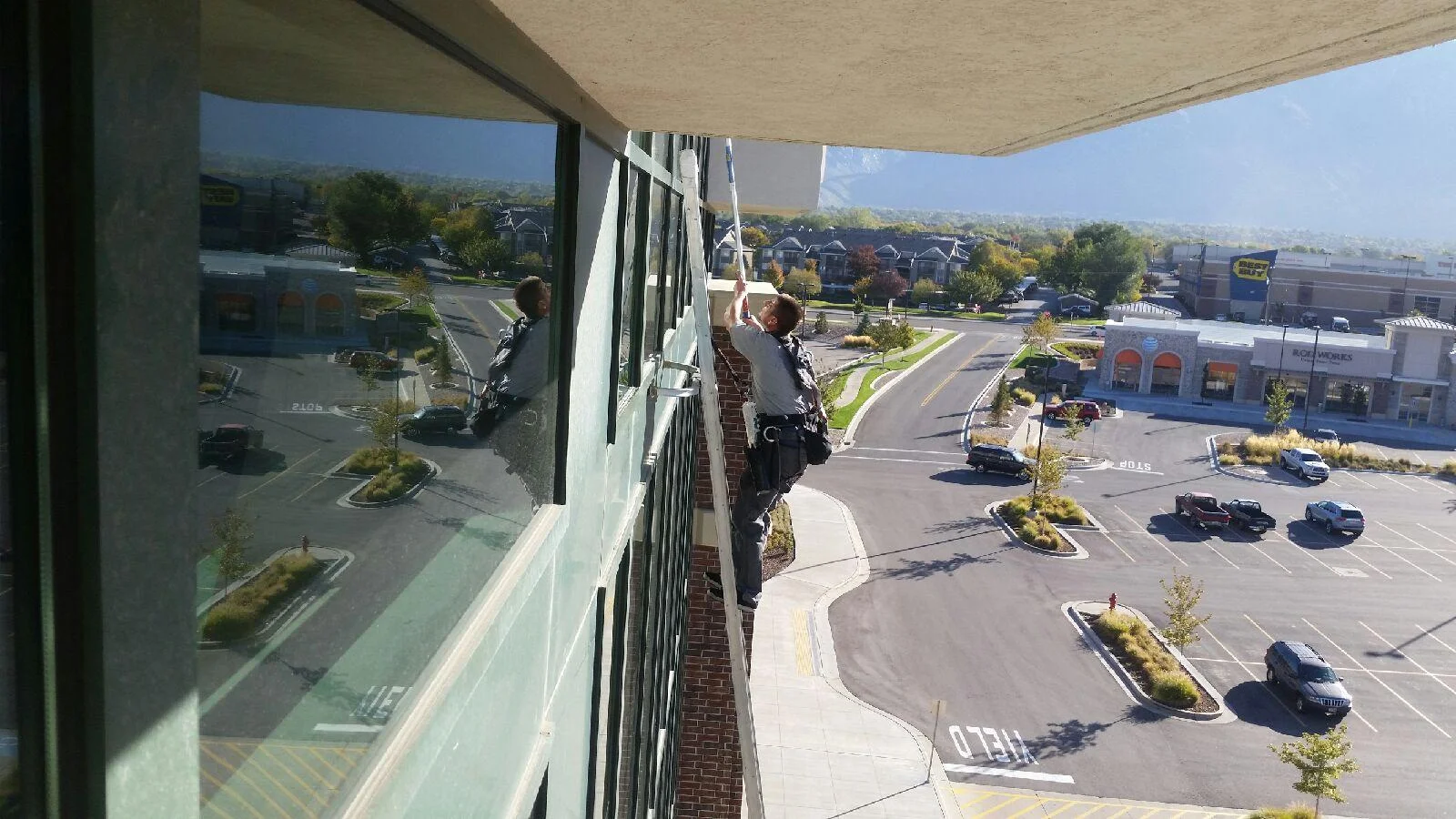 Clarity window cleaning experts cleaning commercial building