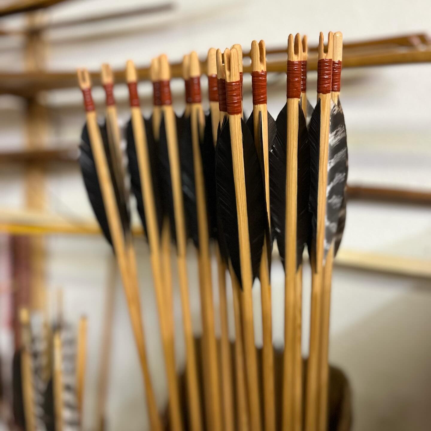 Two sets of arrows. Since I make arrows with self nocks I add sinew wrapping waterproofed with shellac to prevent the nock from splitting. I never had that happen to Douglas fir arrows but I still do it to make sure it never happens&hellip;..
#vikies