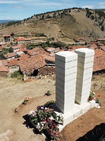 Moncalvillo Memorial to Edelmiro Abad Elvira - Moncalvillo de la Sierra, Spain