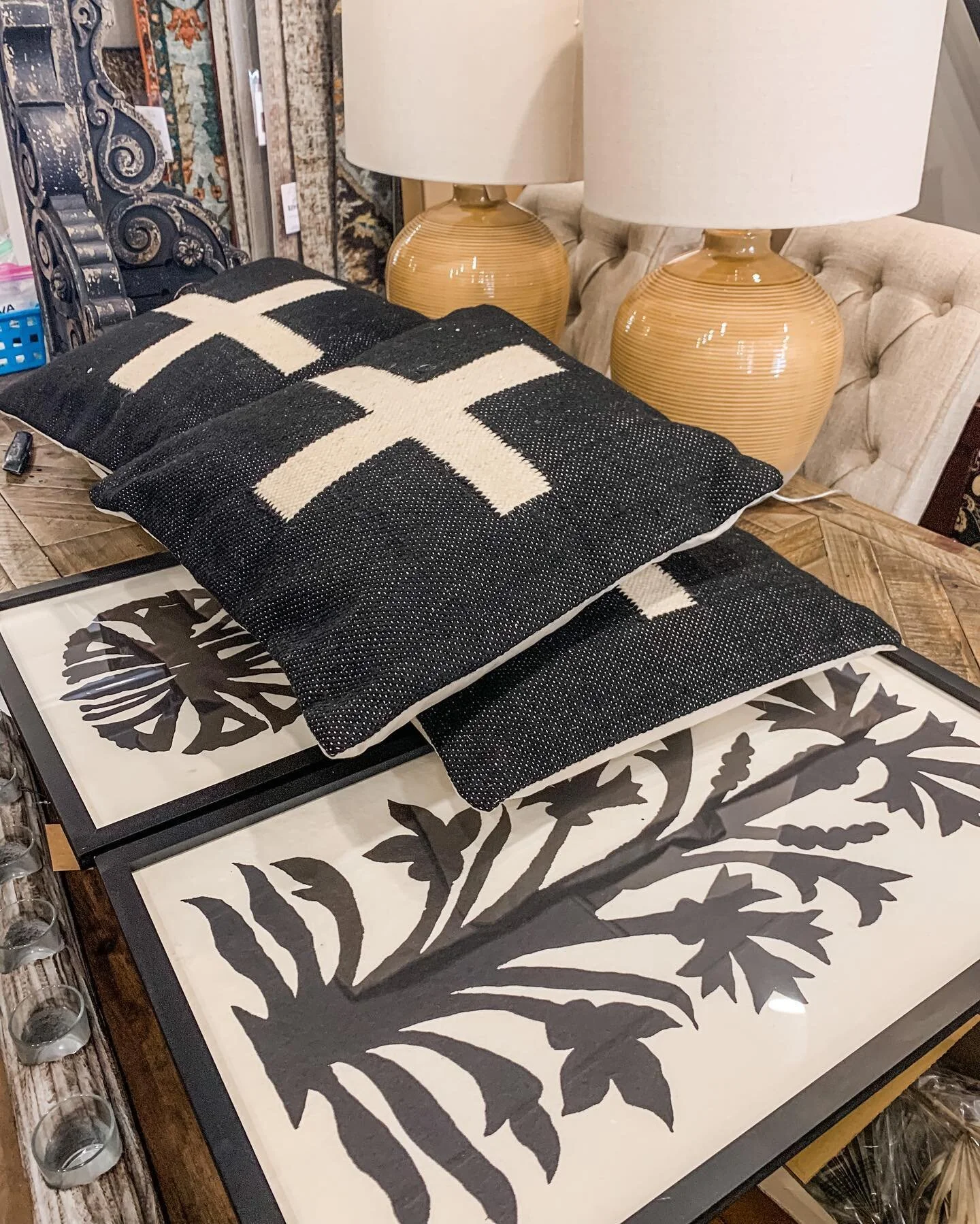 New accessories! 💛🖤💛🖤

Shop with us 10-4 Tu-Fri, 10-2 Sat or 24/7 online! 

#beavercountypa #beaverpa #pittsburgh #pghcreative #pittsburghinteriordesign #beaverfalls #modernfarmhouse #shoplocal #shopsmall #womenownedbusiness