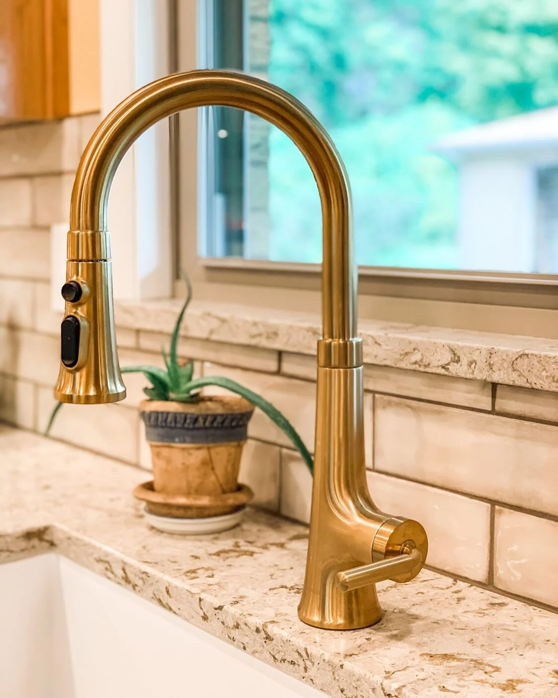 It&rsquo;s all in the details! 

#pittsburghinteriordesign #pghcreative #pgh #beavercounty #beaverfalls #beaverpa #brushedbrass #warmcolors #kitchenremodel