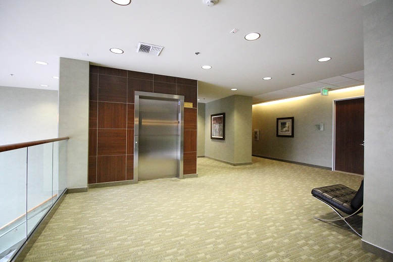 Thousand Oaks Medical Office for Lease - 425 Lobby Upstairs 2.jpg