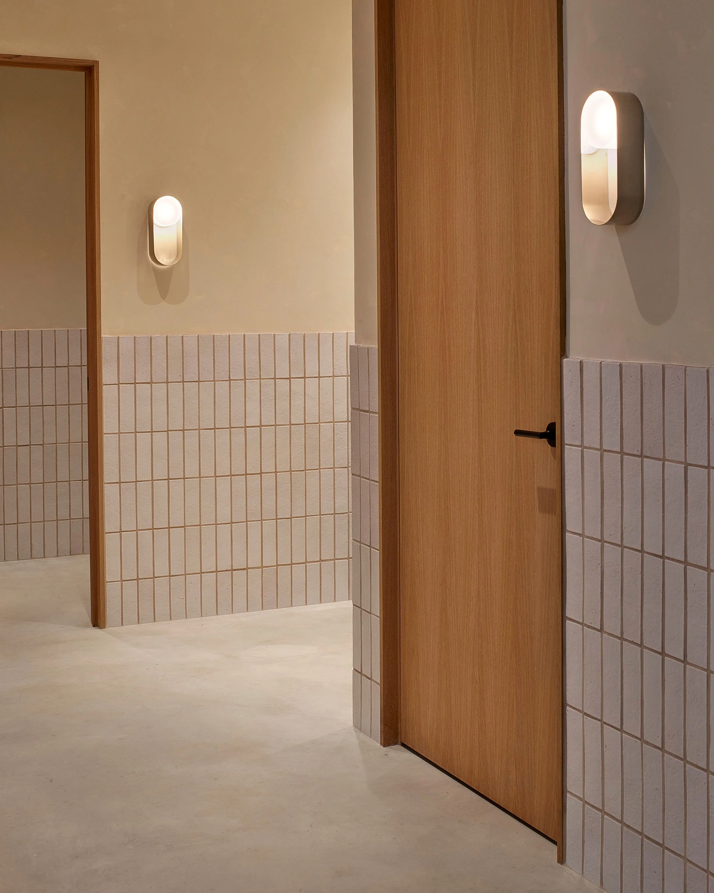 LOWRES 3K - STUDIO - BATHROOM - Doors 01.jpg