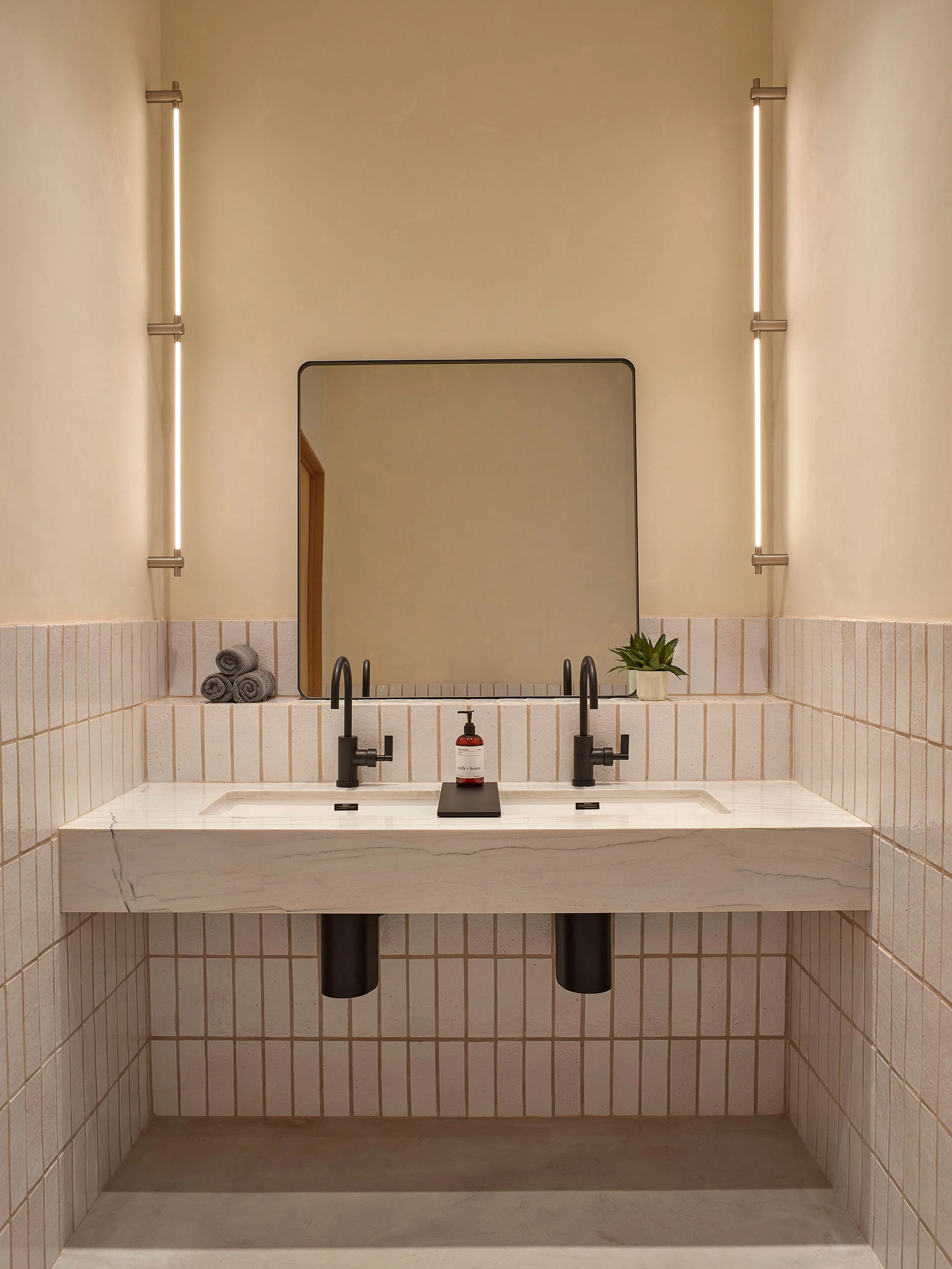 LOWRES 3K - STUDIO - BATHROOM - Sinks 01.jpg