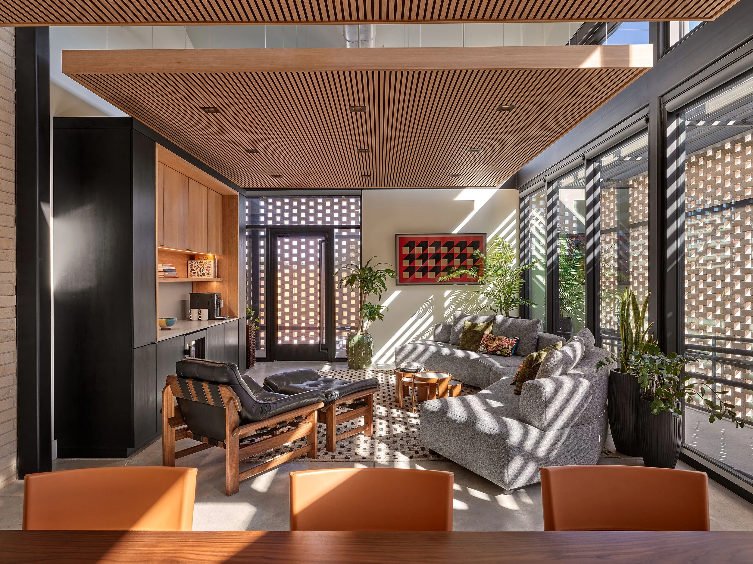 LOWRES 3K - STUDIO - LOUNGE - View 01.jpg
