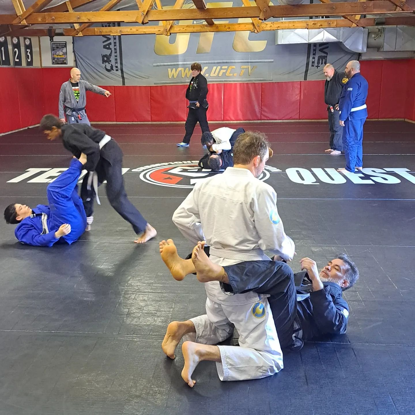 Three groups going live playing King of The Guard in Jiu Jitsu class tonight. Coaches Matt and Bruce have been running a kick ass series on guard-passing techniques. 

#PortlandJiuJitsu #bjjportland #bjjllifestyle #PortlandWrestling #PortlandMMA #Tea