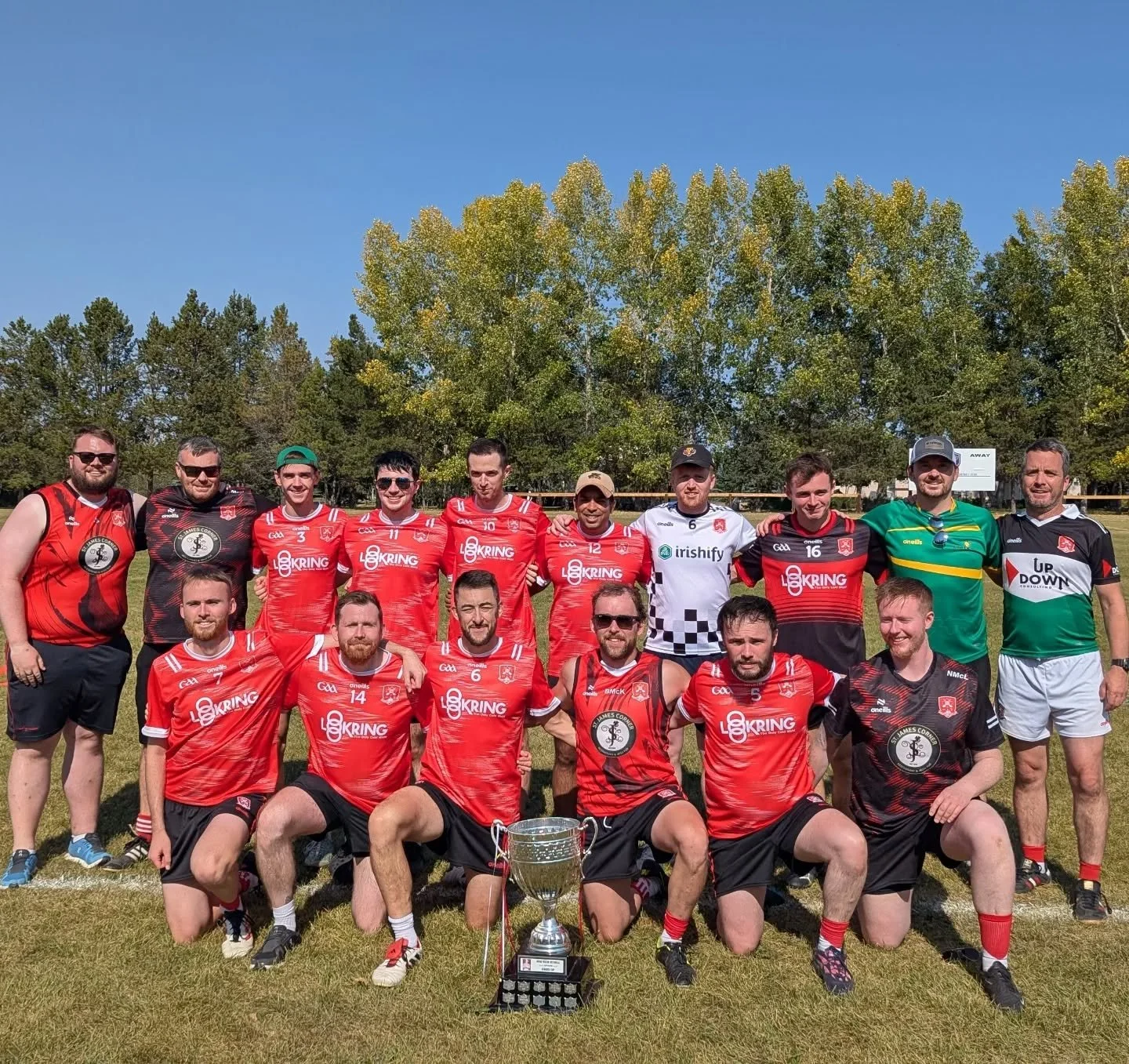 Final game of the year done against @edmontongaa 🏐 we changed up the format slightly this time by mixing up the men's teams but the ladies played as normal for an intense game. The men came out on top for this year's Western Cup however the ladies w
