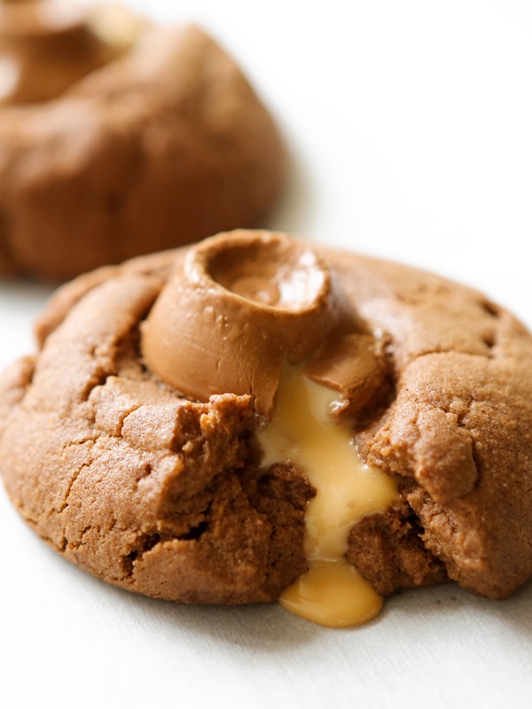  Close up of cookie with oozy caramel center 