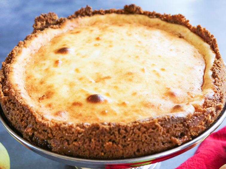 perfectly baked cheesecake out of the oven