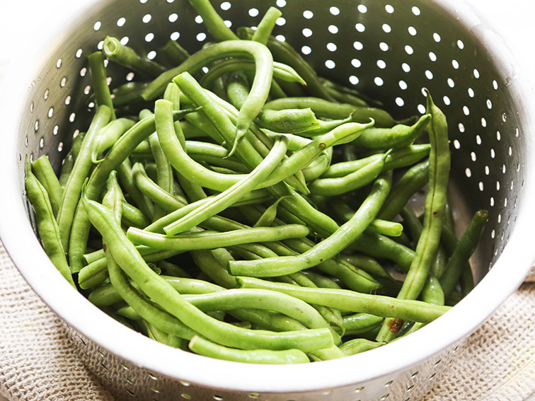 Green beans in a strainer