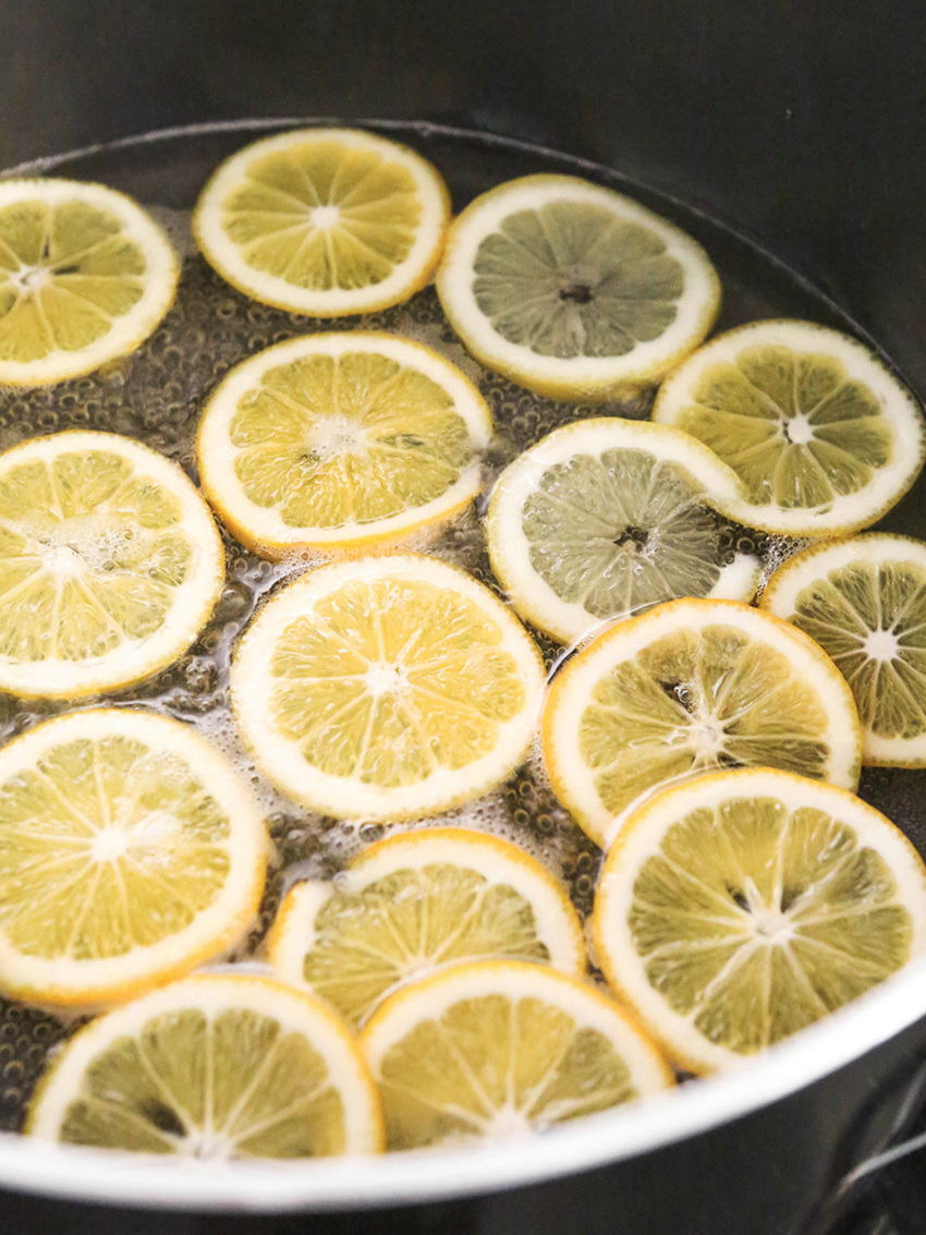 lemon slices in sugar water in a large saucepan