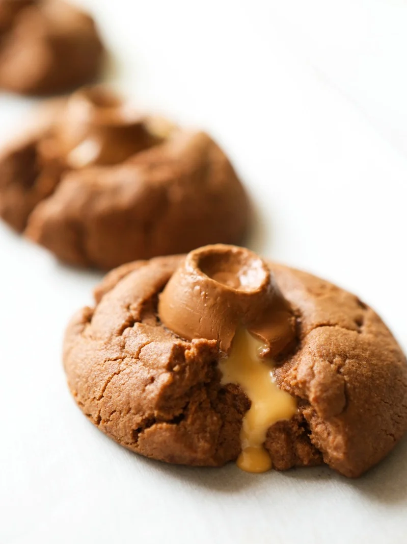  Caramel oozing out the center of a chocolate cookie 