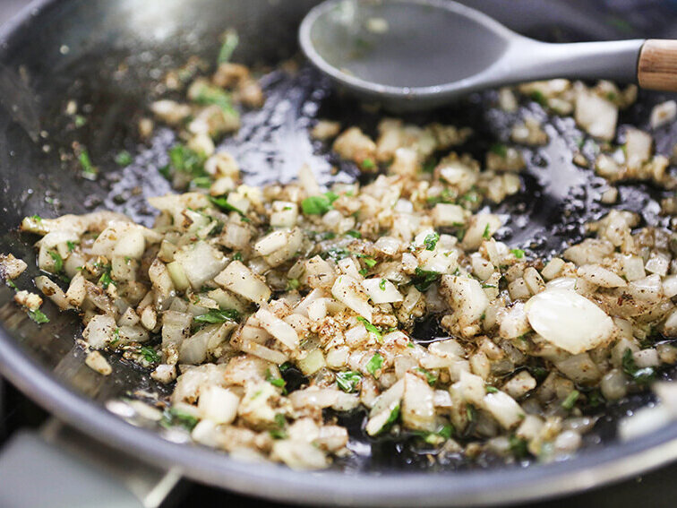  skillet with onions, garlic and basil 