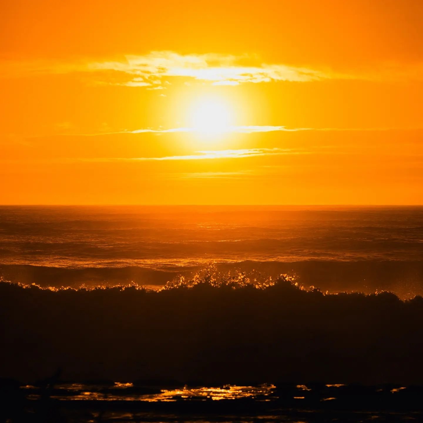 🌅🌅🌅🌅
#hawaiiansunset #hawaii #sunset #oahu #luckywelivehawaii #sunsetphotography #hawaiilife #sunsetlover #aloha #hawaiistagram #hawaiian #travel #hawaiisunset #honolulu #sunsets #alohaoutdoors #travelphotography #beach #photography #sky #hilife 