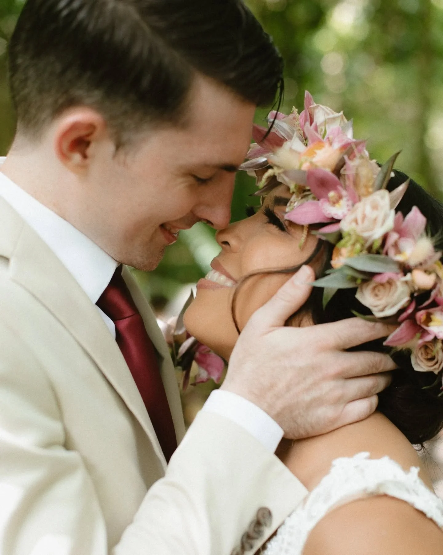 Happy 3rd year anniversary to @mrscharmainehorn and @michael.scott.horn 
🍾🥂🍾🥂

#hawaiiweddingphotographer