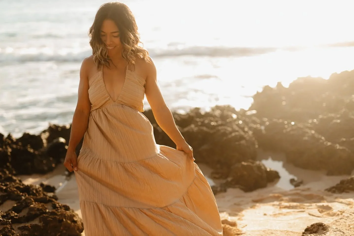 Here is one image from my shoot with Charmaine for her business venture @oasisqigong . She wanted earth-tones and a more warmer palette for the photos on her website. So of course, Hawaii will always deliver. 

Check her out at oasisqigong.com