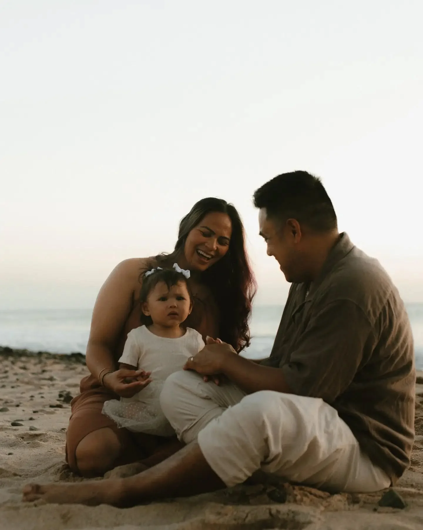 I photographed @steveejay131 and Daryl for their engagement and wedding back in 2017, and last month was the first time I'd seen them since! Can't believe it's been nine years! 😯 Well this time, they brought a little addition to their family. 😂 A c
