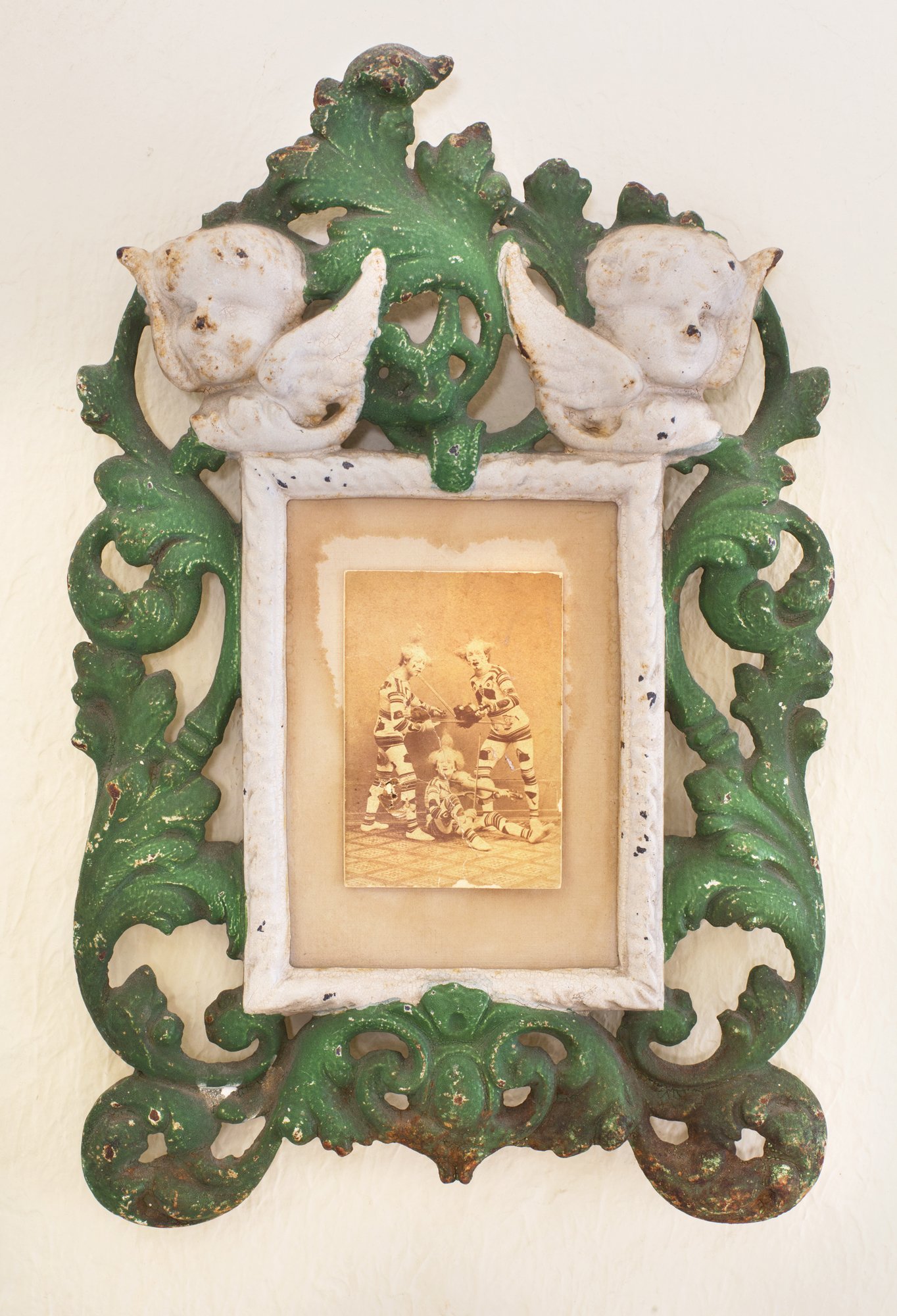 23-iron-frame-clowns-casa-larissa-jared-frank-studio.jpg