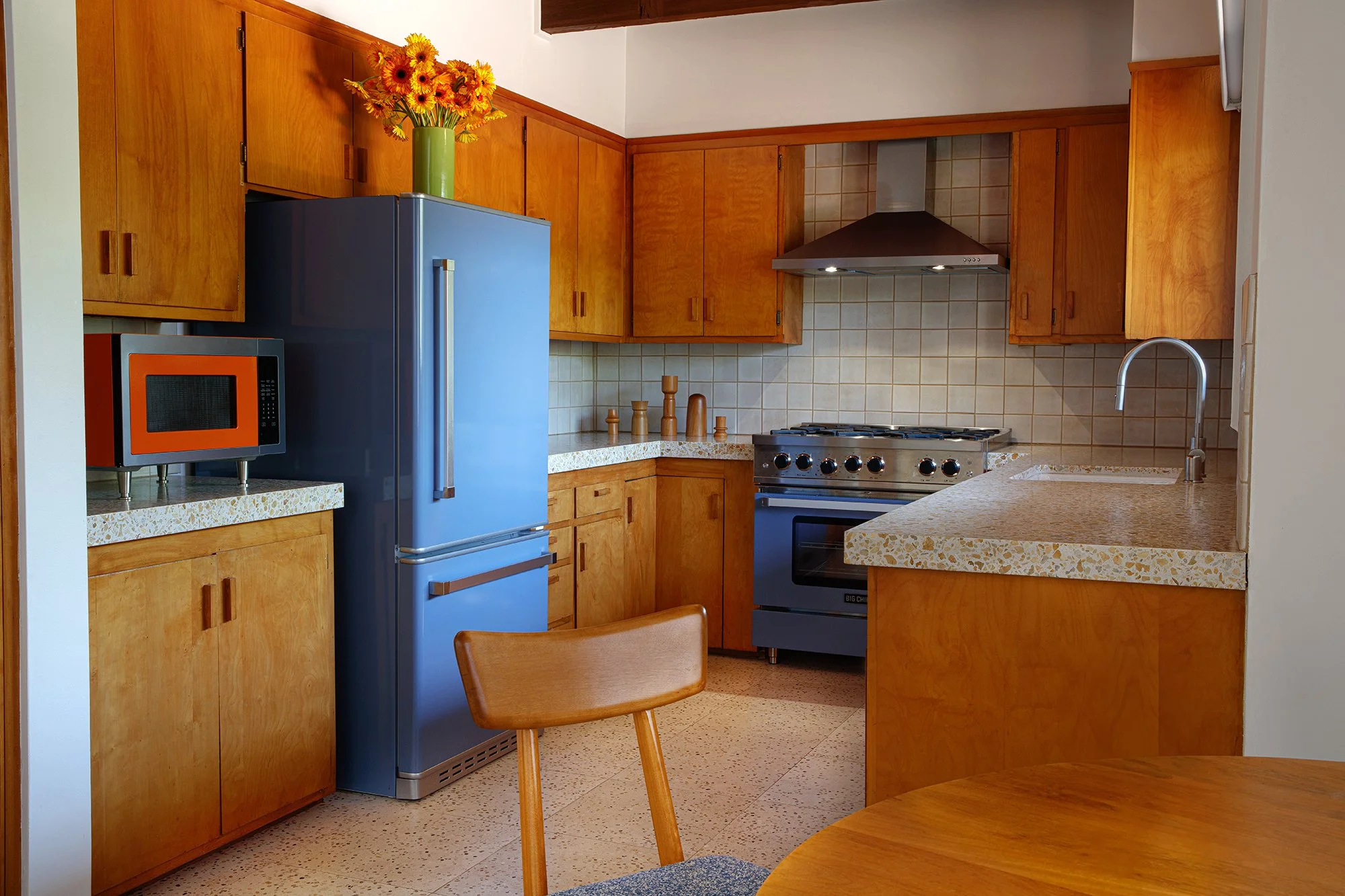 2-jared-frank-studio-ranchito-midcentury-modern-kitchen-4368-v2.jpg