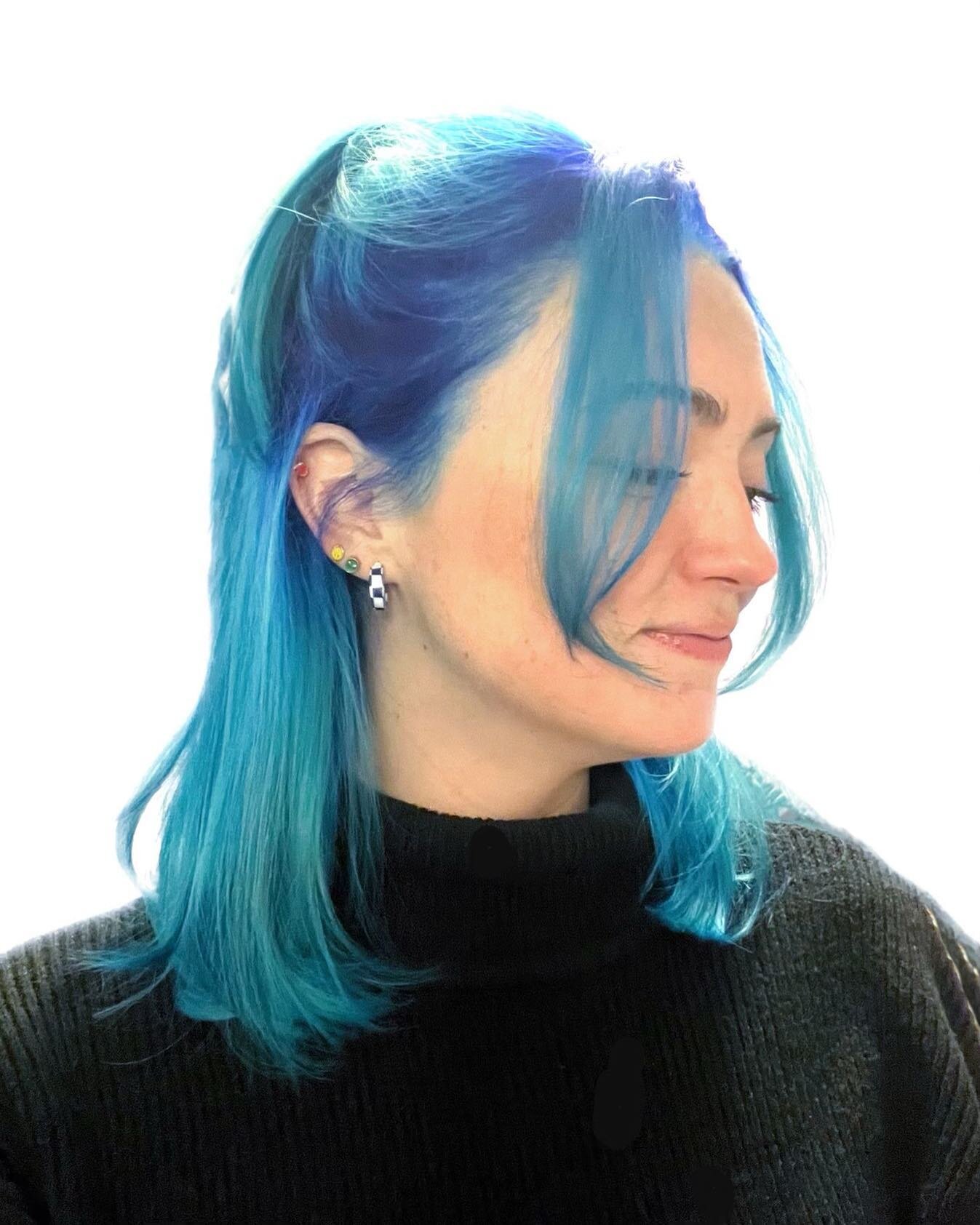 Don&rsquo;t know if you want light blue or dark blue? Try both with a fun shadow root look! 💙🦋💙🦋 #bluehairdontcare