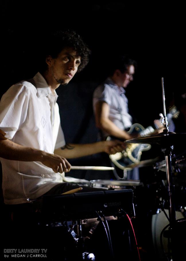 Races performing at Los Globos