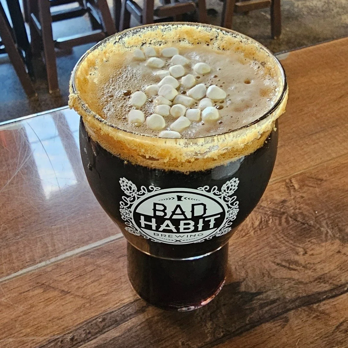 🔥🍫 Did someone say S&rsquo;MORES?
S&rsquo;mores Dark Addiction taps tomorrow at noon&mdash;complete with a graham cracker rim and a few mallows on top. Limited pour&hellip; snag yours while it lasts!

#joetownmn #BadHabit #SmoresDarkAddiction #Dark