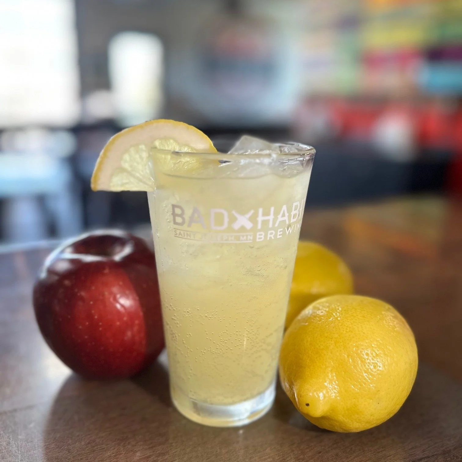 Your new favorite patio drink has arrived. 🍏🍋Come grab a pint of our new apple lemon mule, the Tart Traveler. 

On tap tonight! 

#badhabitbrewing #visitjoetown #drinkrelease
