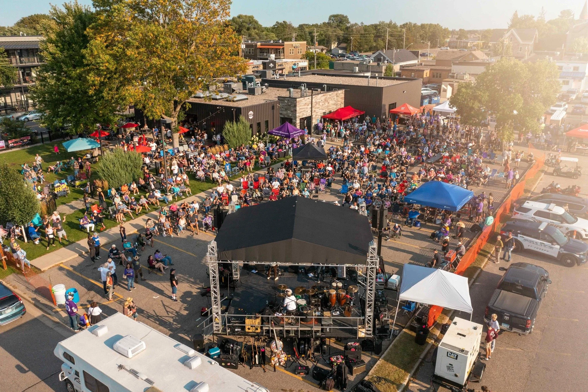 📣TOMORROW! Rock for Alzheimer's 💜 at Bad Habit Brewing in St. Joseph, MN! 

Taproom opens at noon, gates open at 12:30 p.m. Bring a chair and grab a pint at our favorite fundraiser of the year. 

The Lions Club and Buddy's Burrito's will be serving