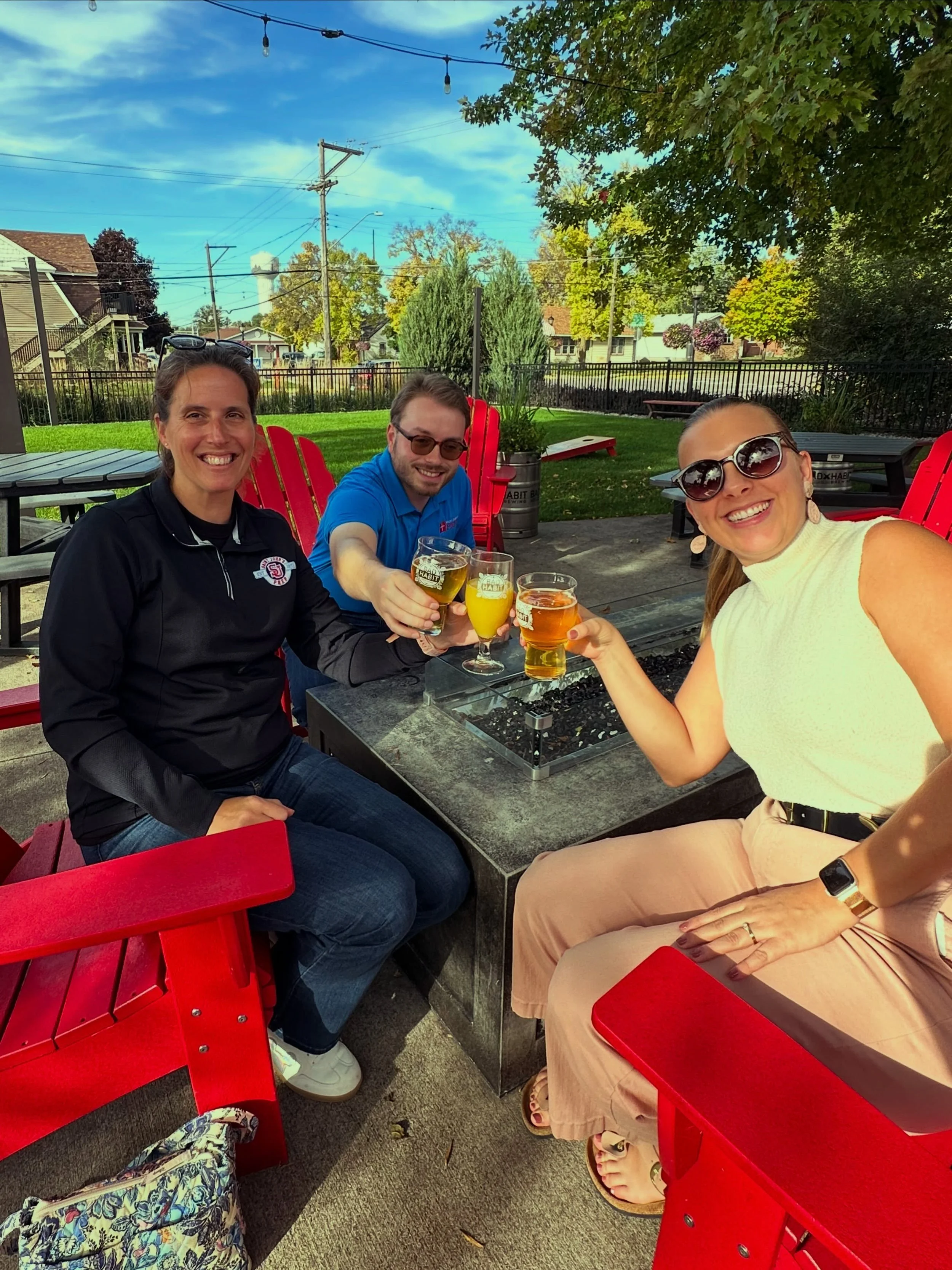 It&rsquo;s sunny and 79 on the patio. Cheers to September! 

#badhabitbrewing #visitjoetown #patio #september #happyhour 

@amanda.henry.1232