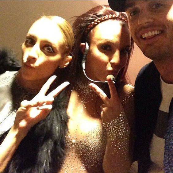 1fe589411f8c98852f372d1fcac27366--celebrity-selfies-britney-spears-photos.jpg