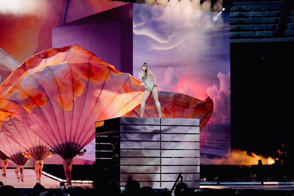 Review: Taylor Swift Brings Epic The Eras Tour to Sold-Out US Bank