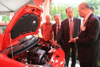 Datuk Aminar (right) explains about the Axia model.