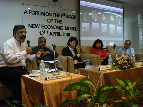 From left: Denison Jayasooria, U K Menon, Ng Yeen Seen, Prof Norma and Tunku Alizakri.