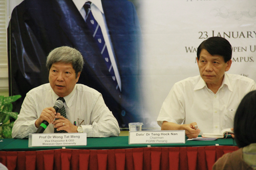 Prof Wong (left) and Penang Gerakan Chairman Dato' Dr Teng Hock Nan chair the press conference.
