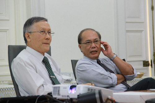 Prof Ho with DISTED College President Dr Koo Wee Kor (right).