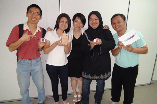 IPRC Director Ching Huey Ling (centre) with the MyEnrolment winners.