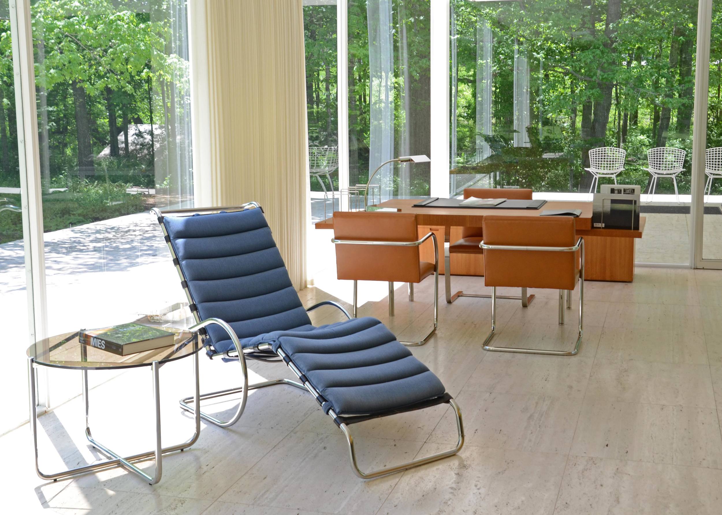 MR Adjustable Lounge Chair and the Writing Desk